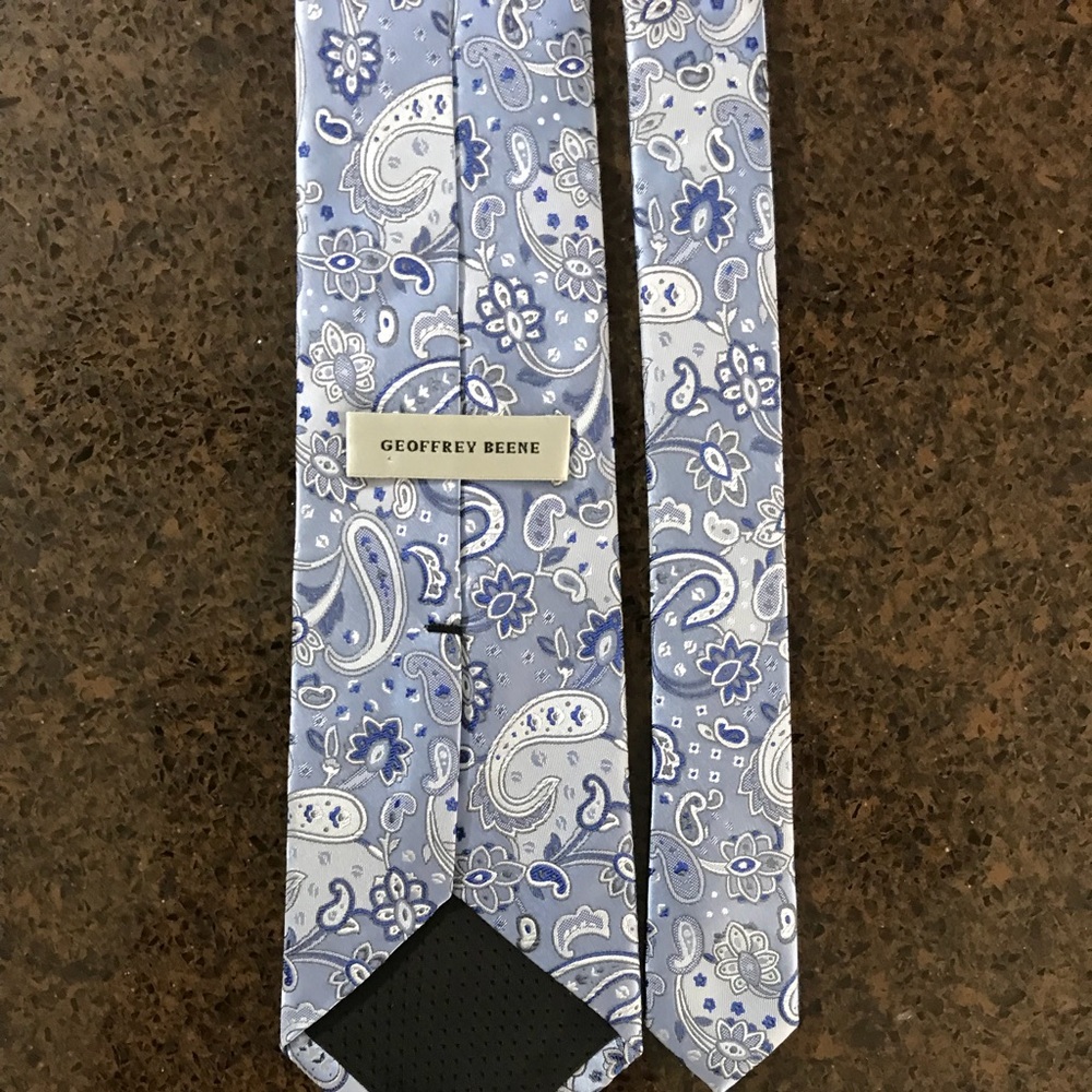 Geoffrey Beene Classic Necktie